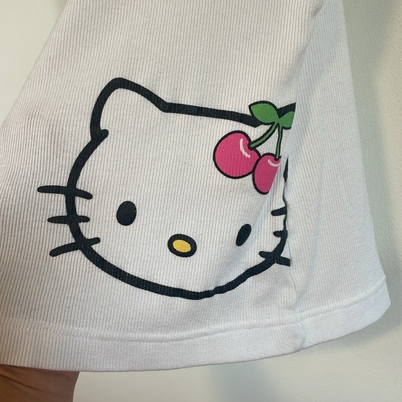Y2K Hello Kitty Tank Top White Large Cherry Sanrio
Edgy Cat 00 Grunge Baby Glam - Picture 6 of 14